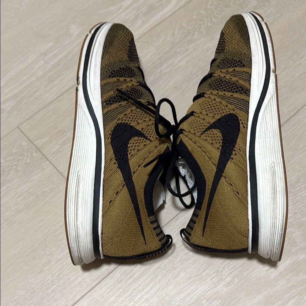 Nike Dual-Tone Fly Knit Black and Tan Sneakers